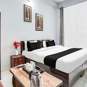 Super Collection O Sector 122 Noida